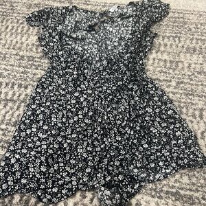 Hollister floral print ruffle romper black and white